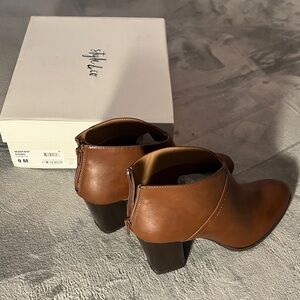 Stylish Tan Ankle Booties with Block Heel - Women